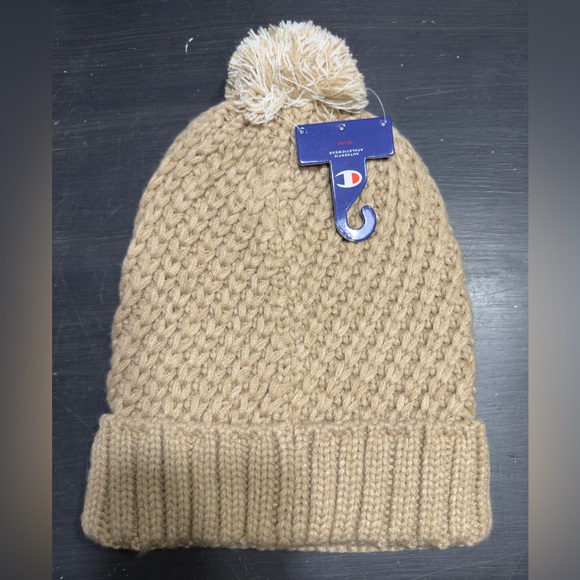 Champion Twist Chunky Rib Knit Cuff Beanie Hat Women’s OSFA Winter Pom Cap NWT - Picture 2 of 4